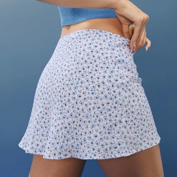 H&M High Waist Dainty Blue and White Floral Skirt - Picture 8 of 10